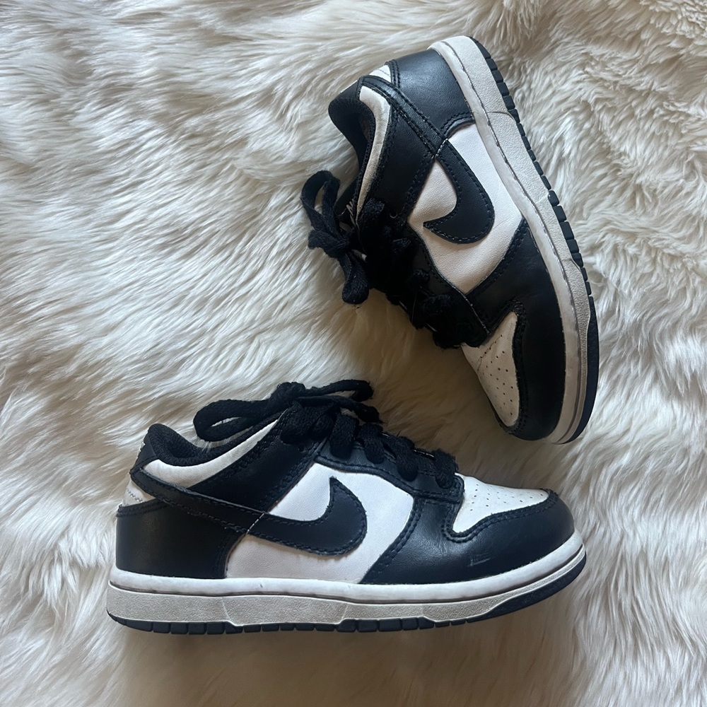 Nikes (pandas )